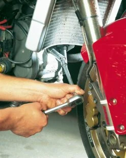 HAZET Zündkerzen-Schlüssel 10mm 3/8 Zoll Außen-Sechskant 16 4766-1 8 HAZET Zündkerzen-Schlüssel 10mm 3/8 Zoll Außen-Sechskant 16 4766-1 -Nilfisks Geschaft 4766 1 23anwendung